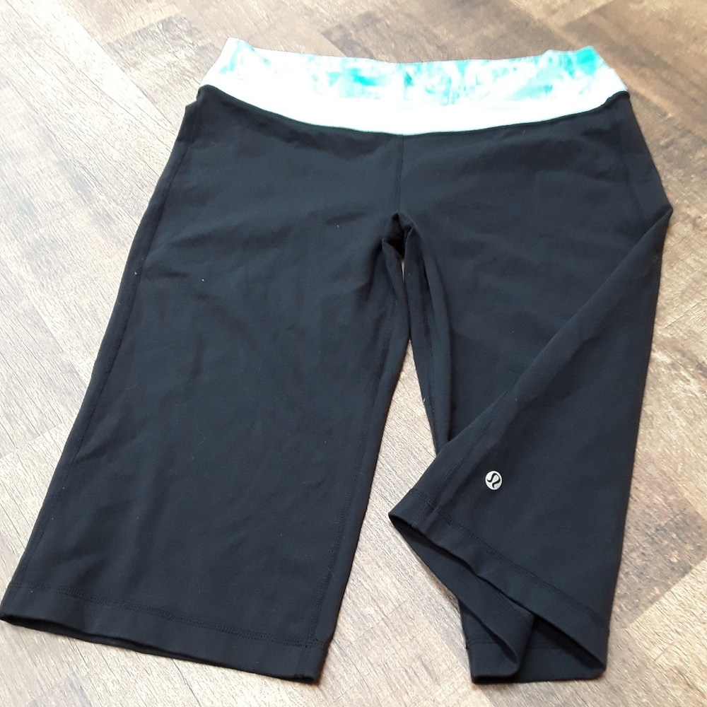 LuluLemon women sport capris black and green size 12